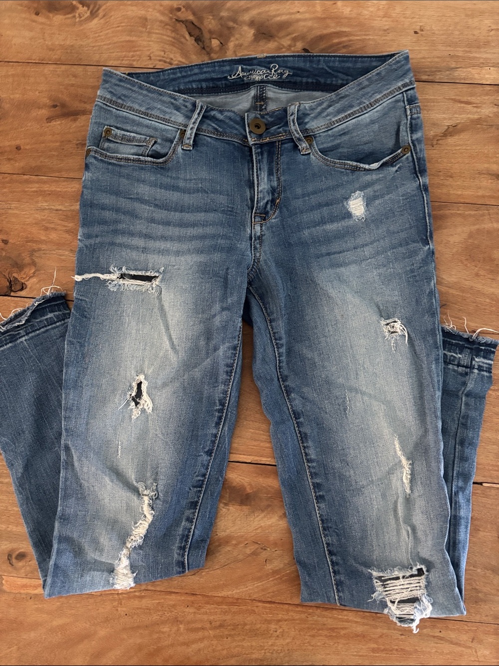 American Rag Faded Distressed Blue Cropped Jeans Size Junior 3